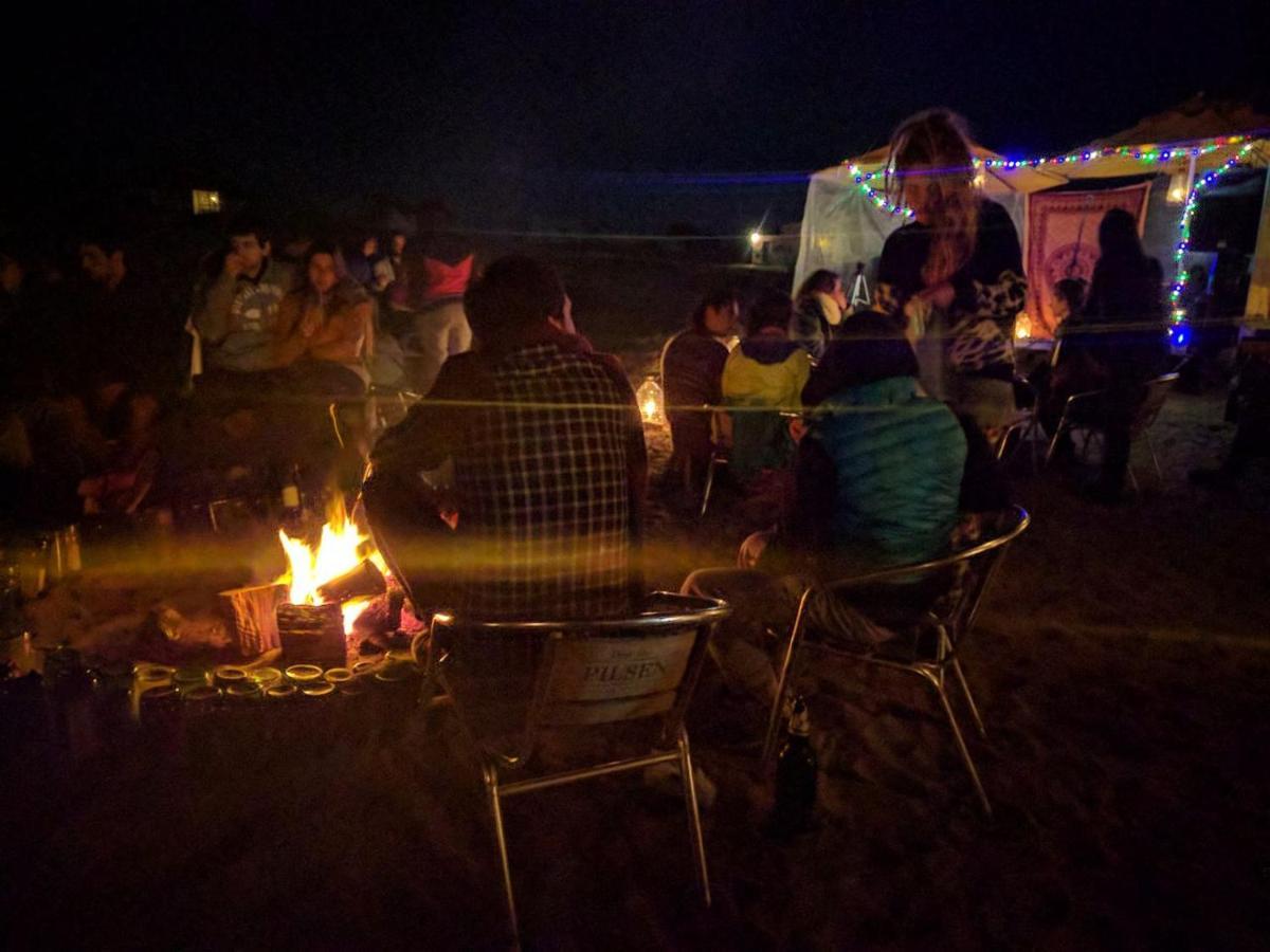 קאבו פולוניו Lobo Hostel Bar מראה חיצוני תמונה