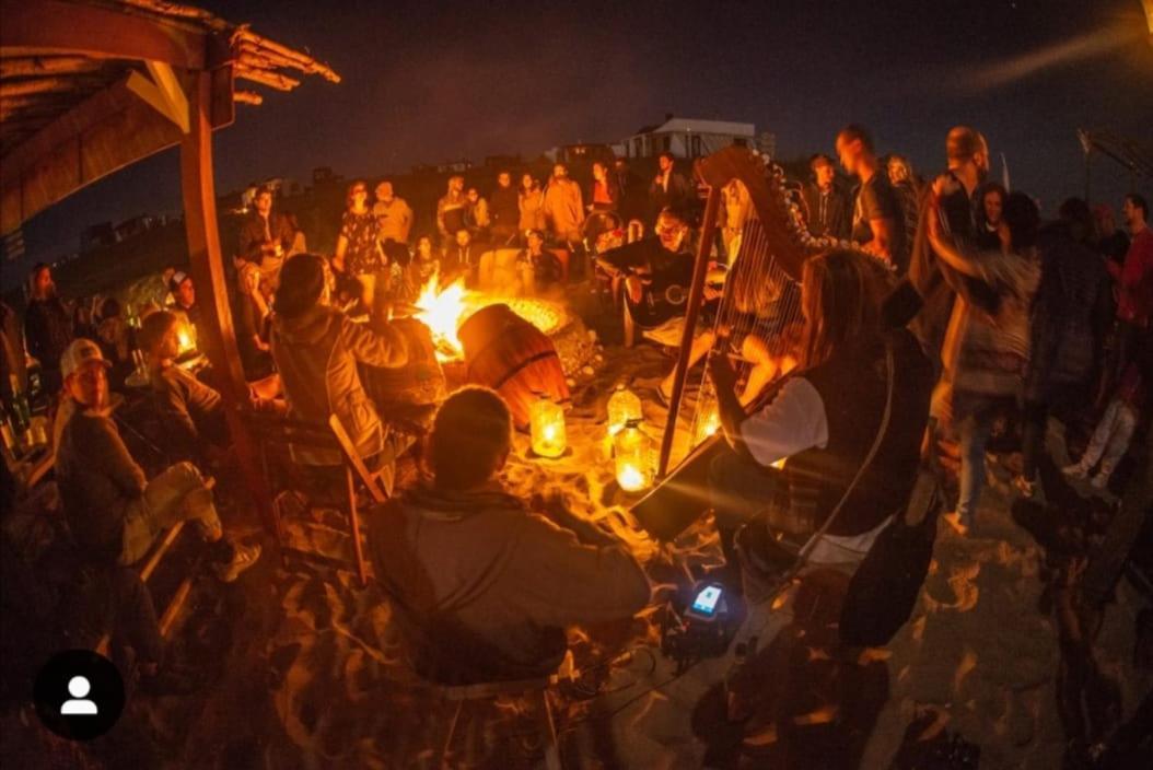קאבו פולוניו Lobo Hostel Bar מראה חיצוני תמונה