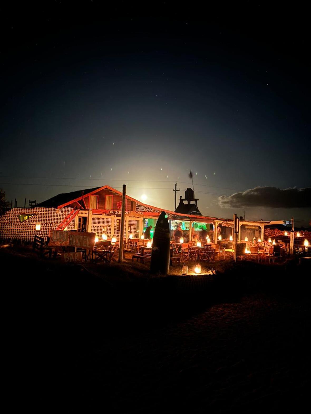 קאבו פולוניו Lobo Hostel Bar מראה חיצוני תמונה